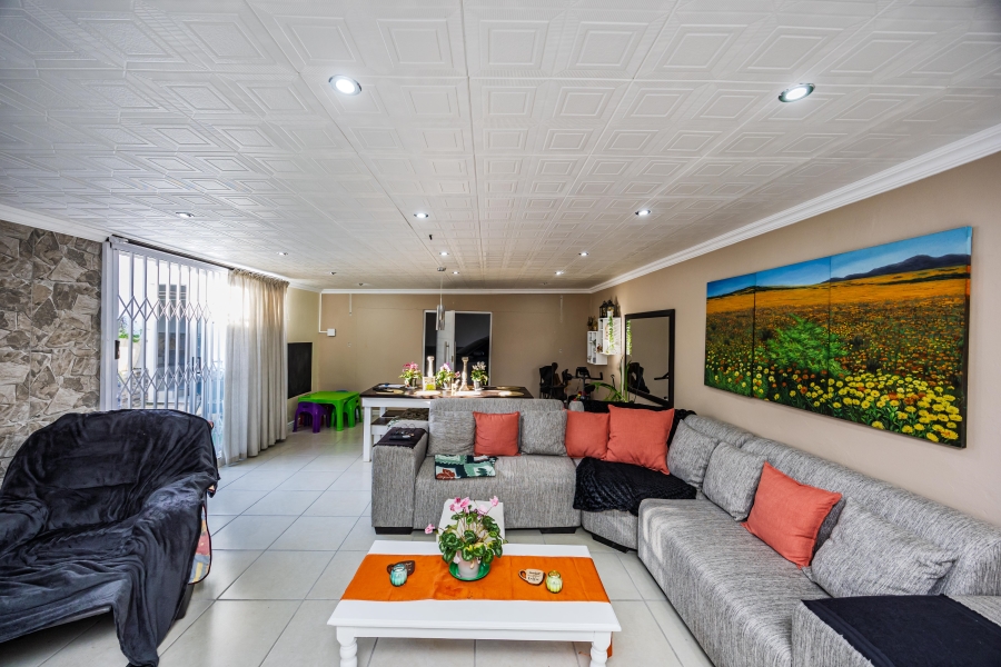 3 Bedroom Property for Sale in Sunnyridge Eastern Cape